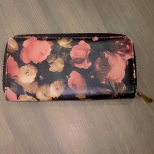 ♥️3/$20! Rose wallet